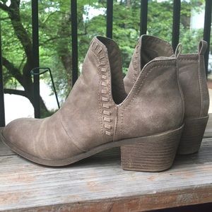 Rock & Candy tan booties